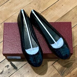 Tamara Mellon Black Flats Elegant Slip-On Shoes